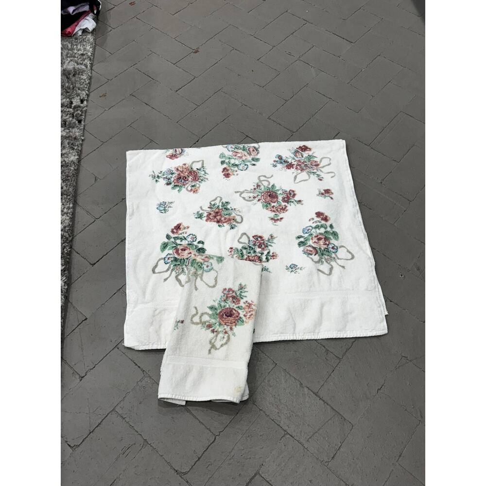 Vintage Elizabeth Gray Floral Bath Towel & Hand Towel Set Retro Cottagecore
